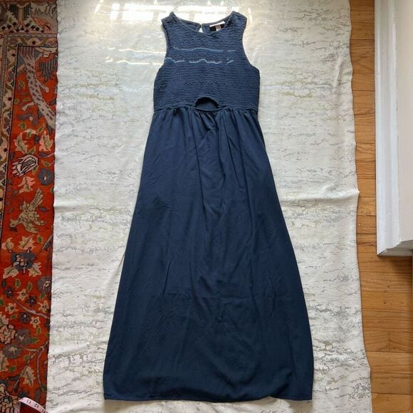 Isabel Ingrid + Isabel Smocked Midi Dress with keyhole cutout - Picture 6 of 11